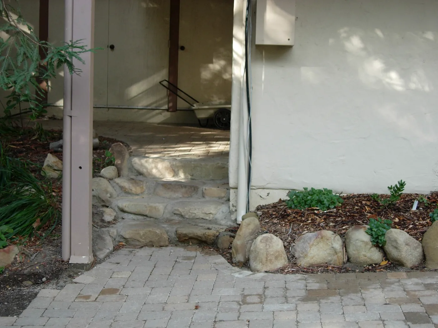 accessible paving along Arroyo, SBBG 2006 Projects