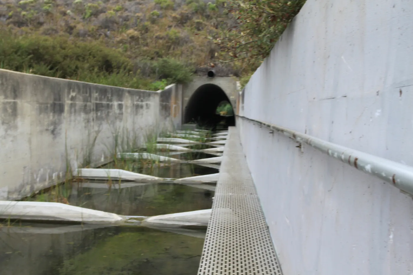 Arroyo Hondo, drainage