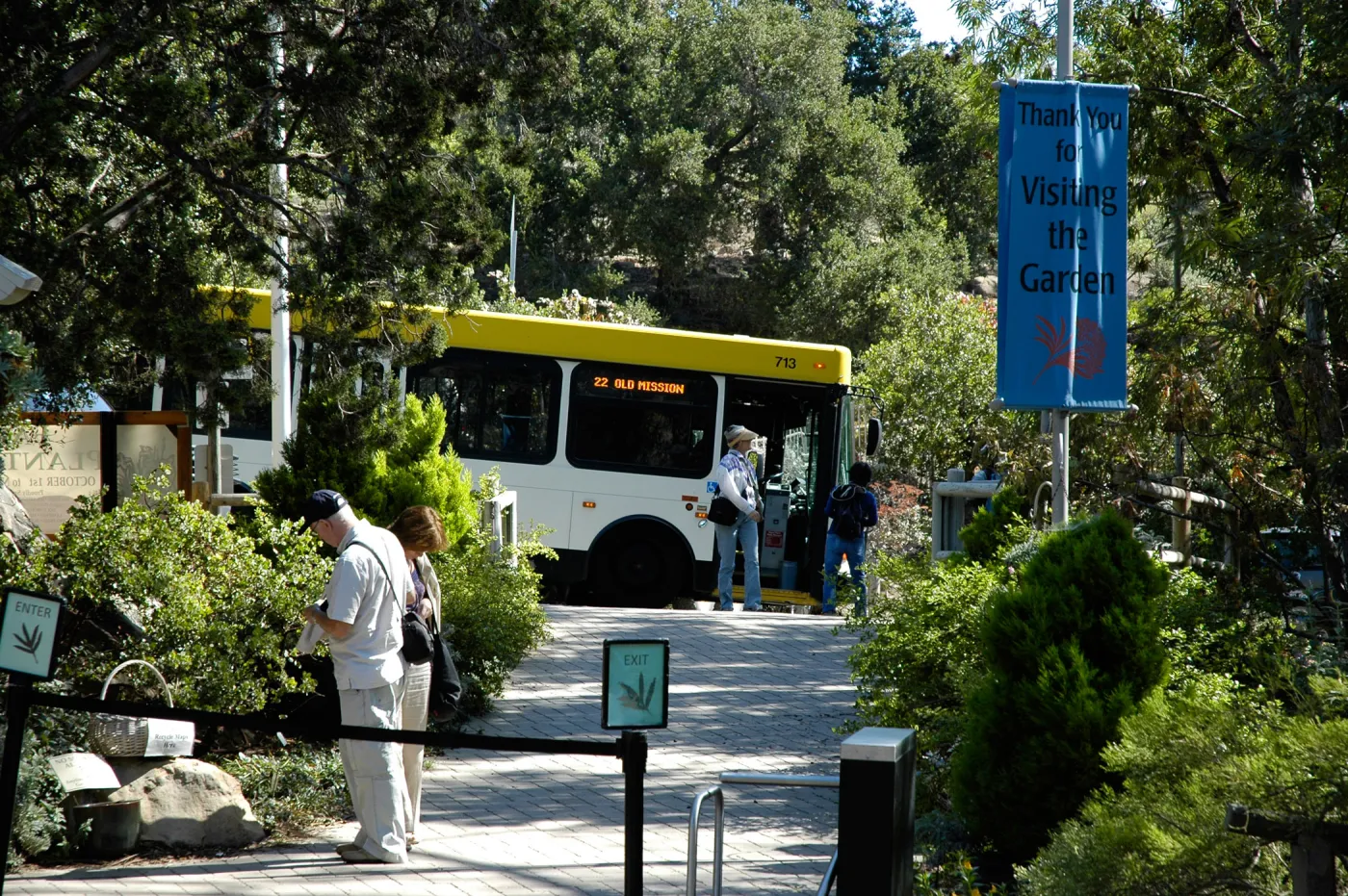 Santa Barbara MTD bus 22 at the Garden Entrance, Community Free Day, October 2011