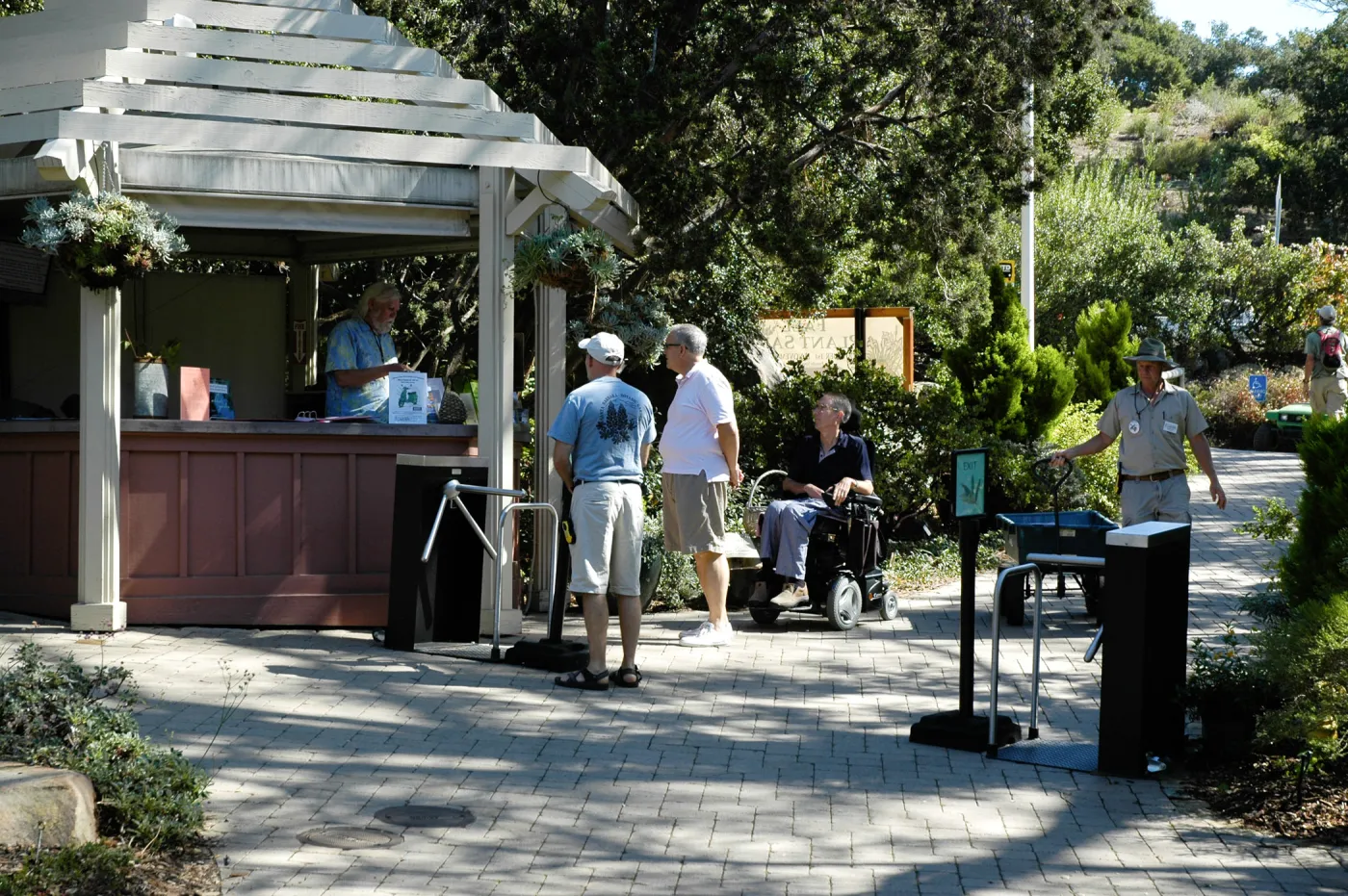 visitors at Garden Entrance, SBBG Community Free Day, October 16 2011