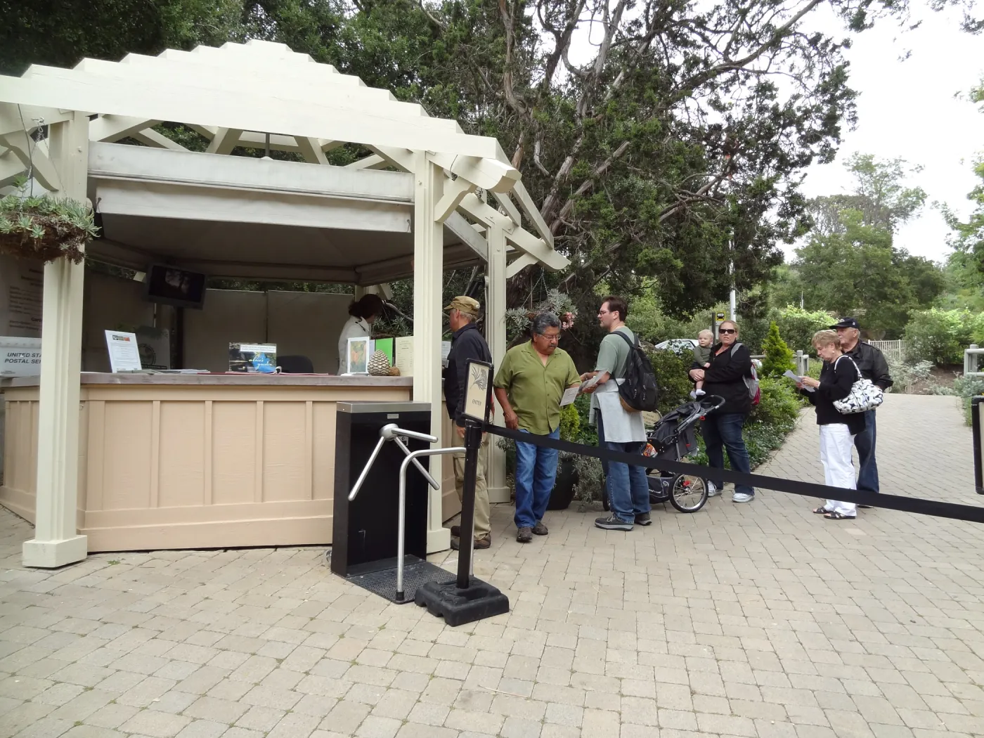 Visitors at Entrance kiosk, National Public Gardens Day 2012, SBBG