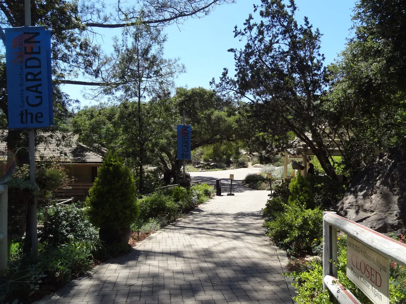 SBBG Entrance Kiosk and path