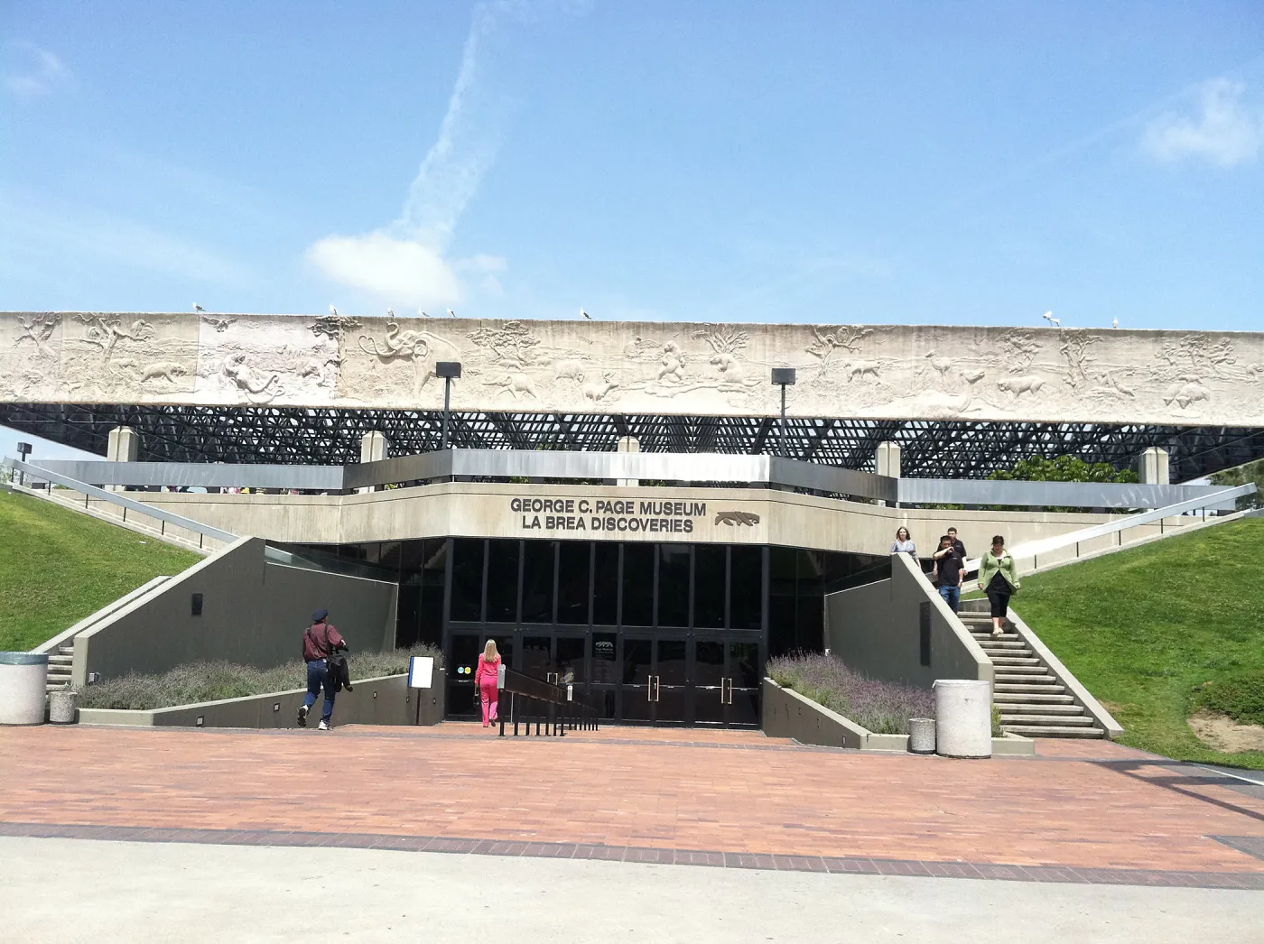 Docent field trip to La Brea tar pits, George C. Paige Museum, La Brea Discoveries