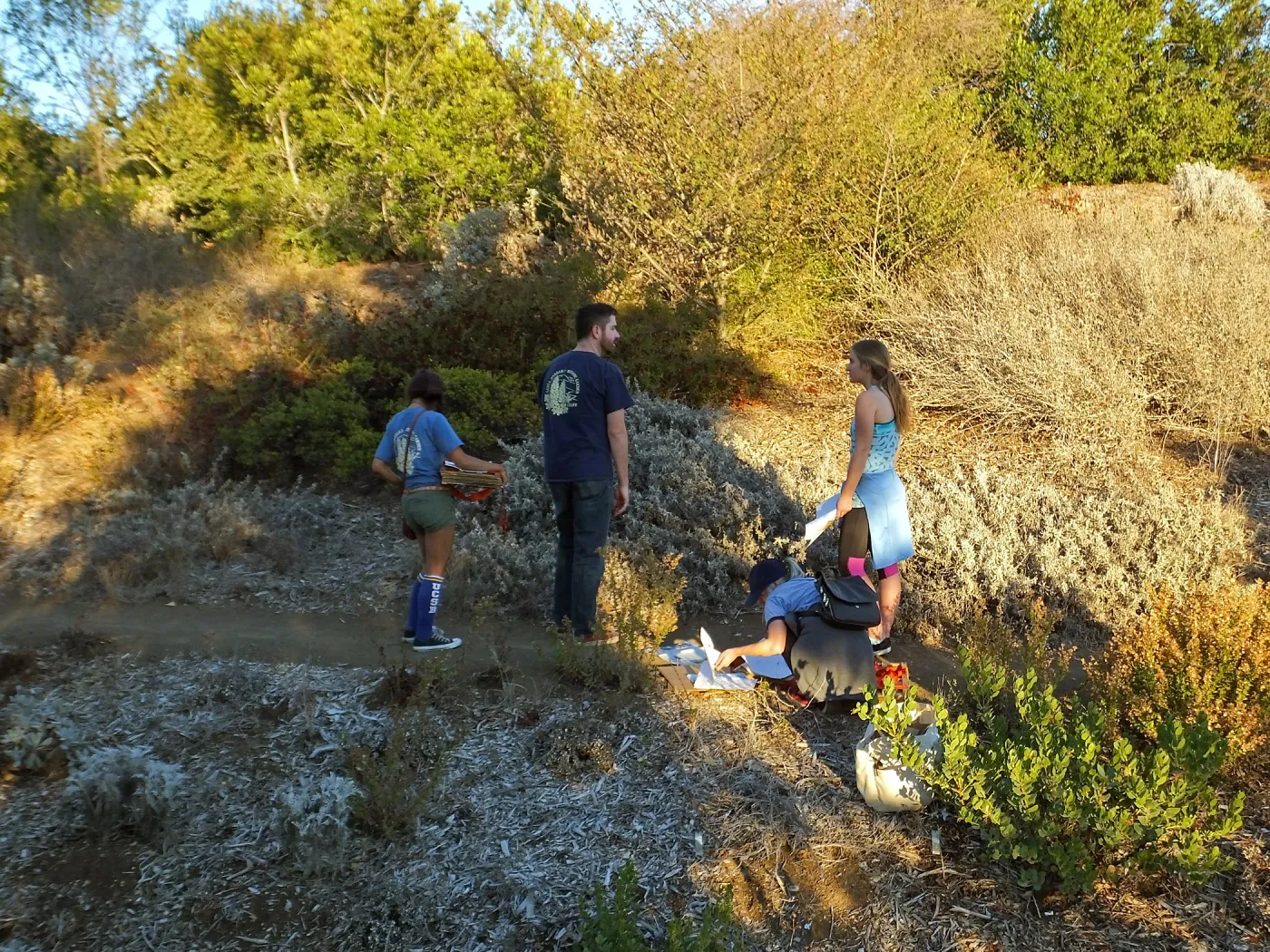UCSB students learning how to make plant and tissue collections