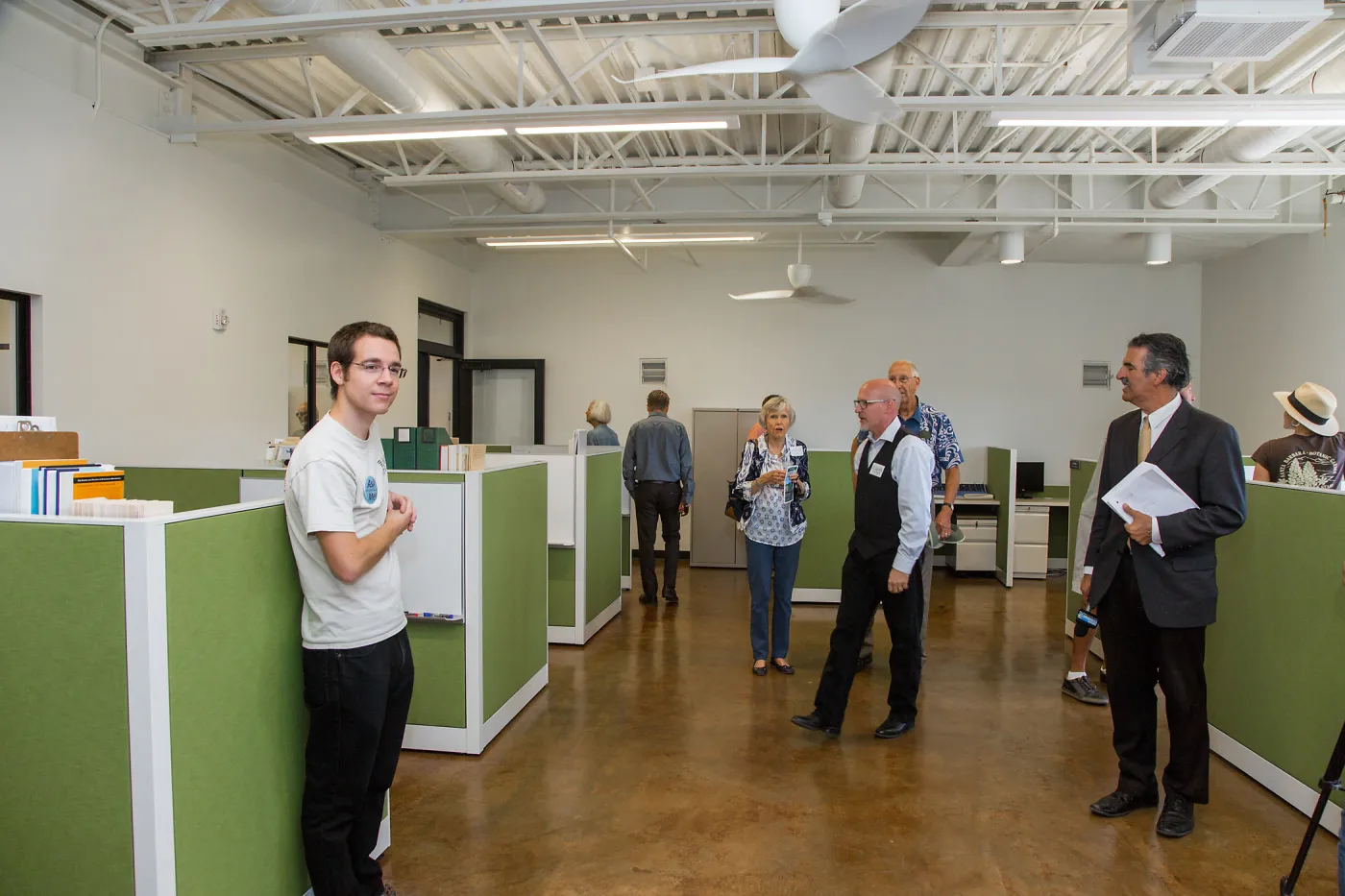 Pritzlaff Conservation Center Ribbon Cutting Celebration, Steve Windhyager leading tour in research workstation area
