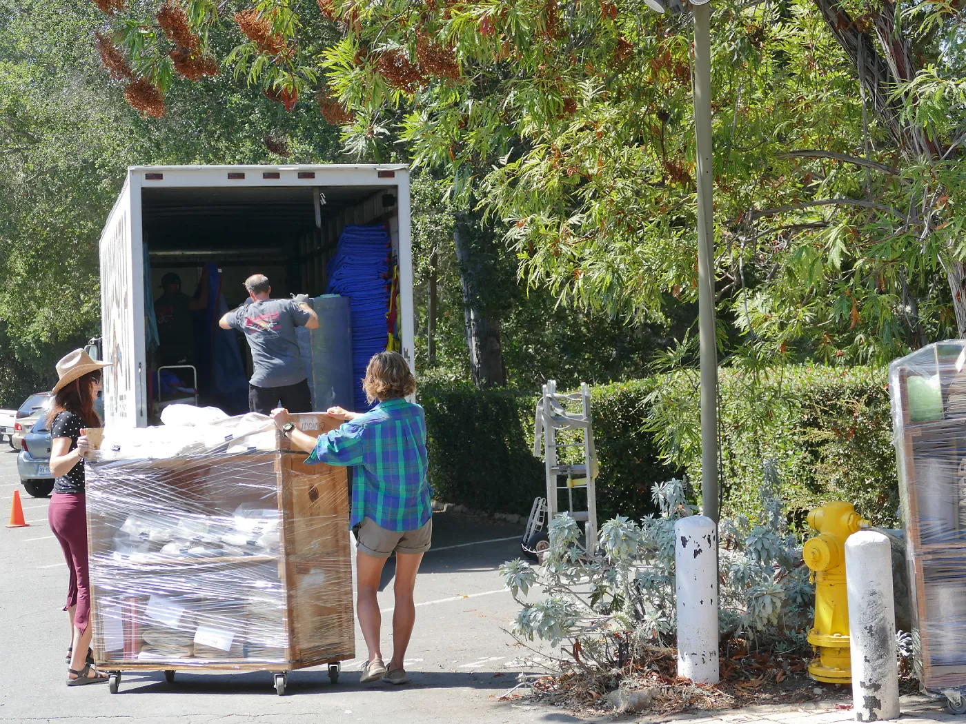 2016 Herbarium Collection Move, loading trucks