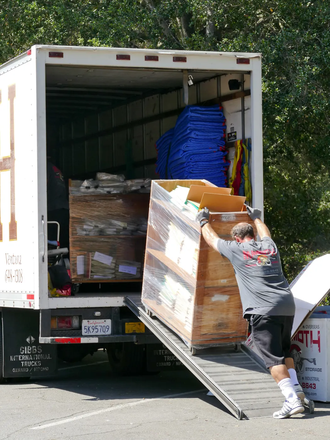 2016 Herbarium Collection Move, loading trucks