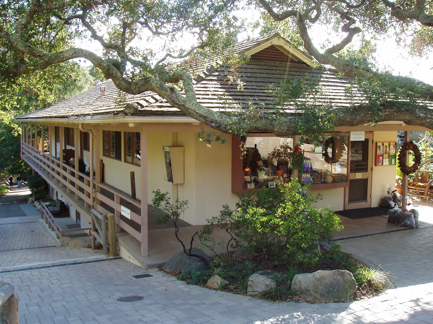 Northeast corner of North Wing-Gift Shop
