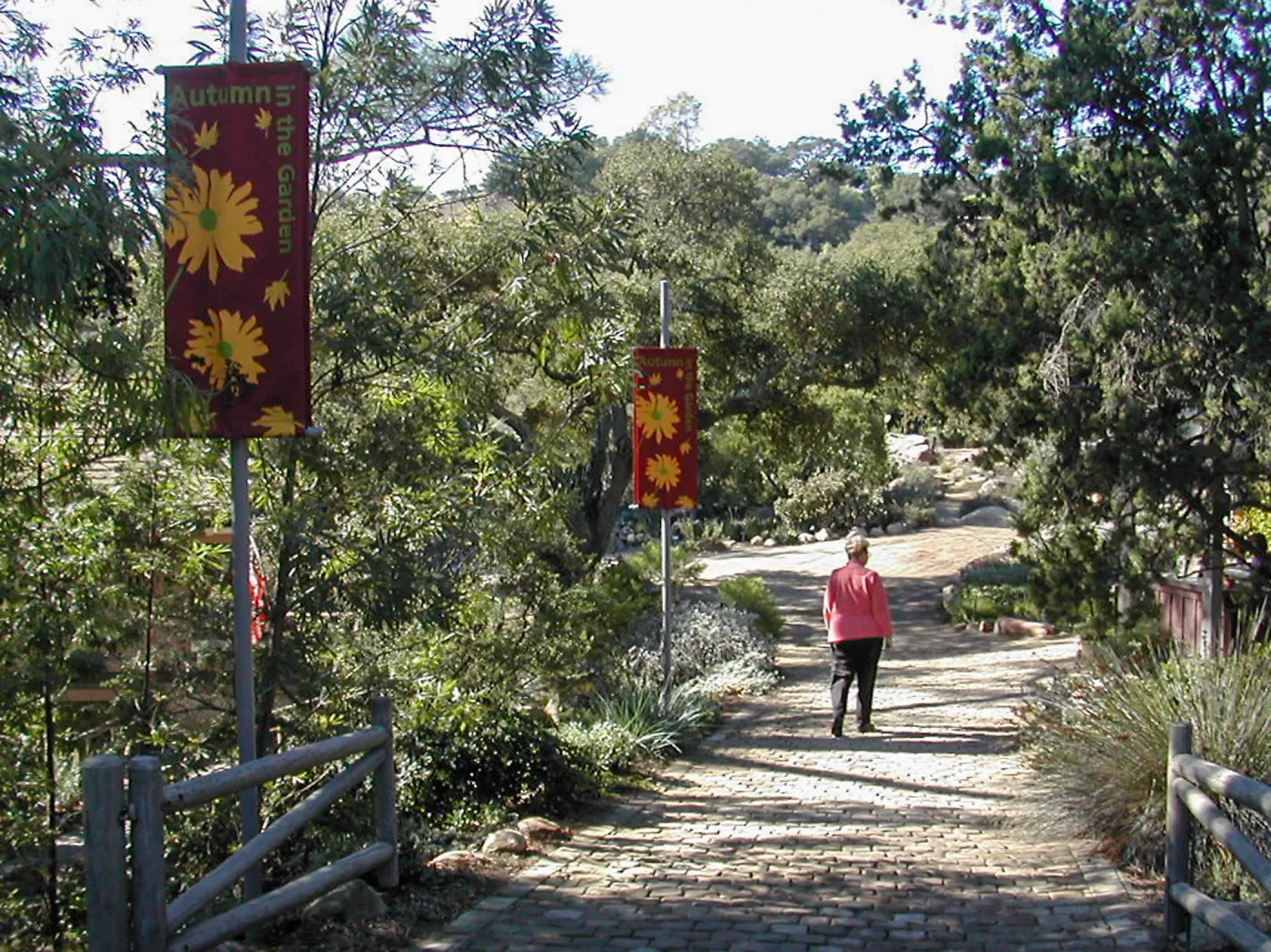 â€œAutumn in the Gardenâ€ entry banners