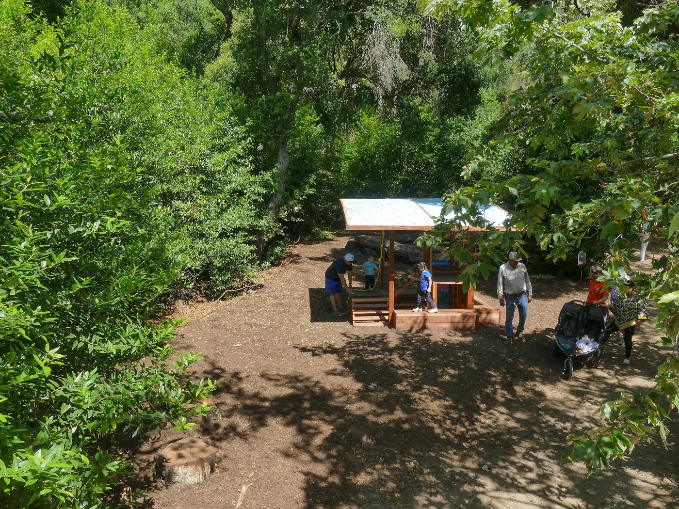 Families visiting the Cali-Pop casita