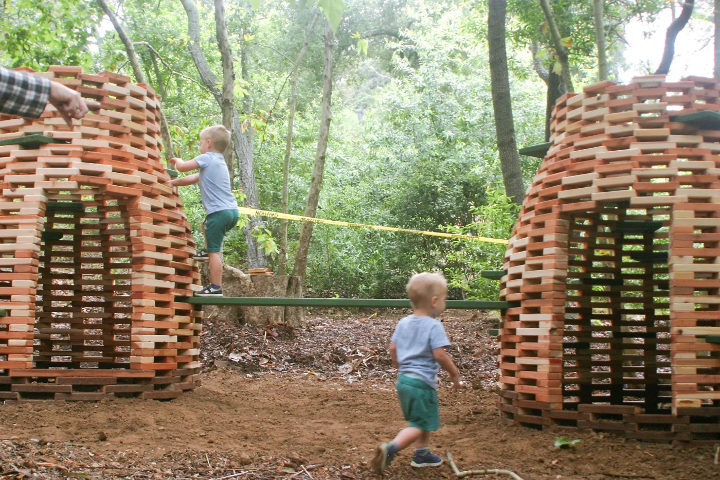 Children playing at the Hives Casita