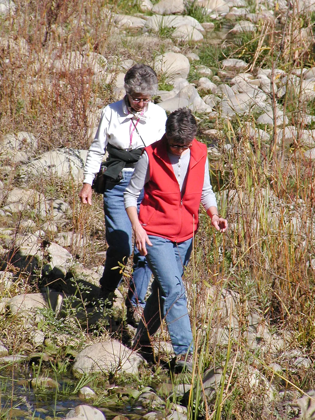 Lake Casitas boat tour, Carolyn Kincaid & M in streambed