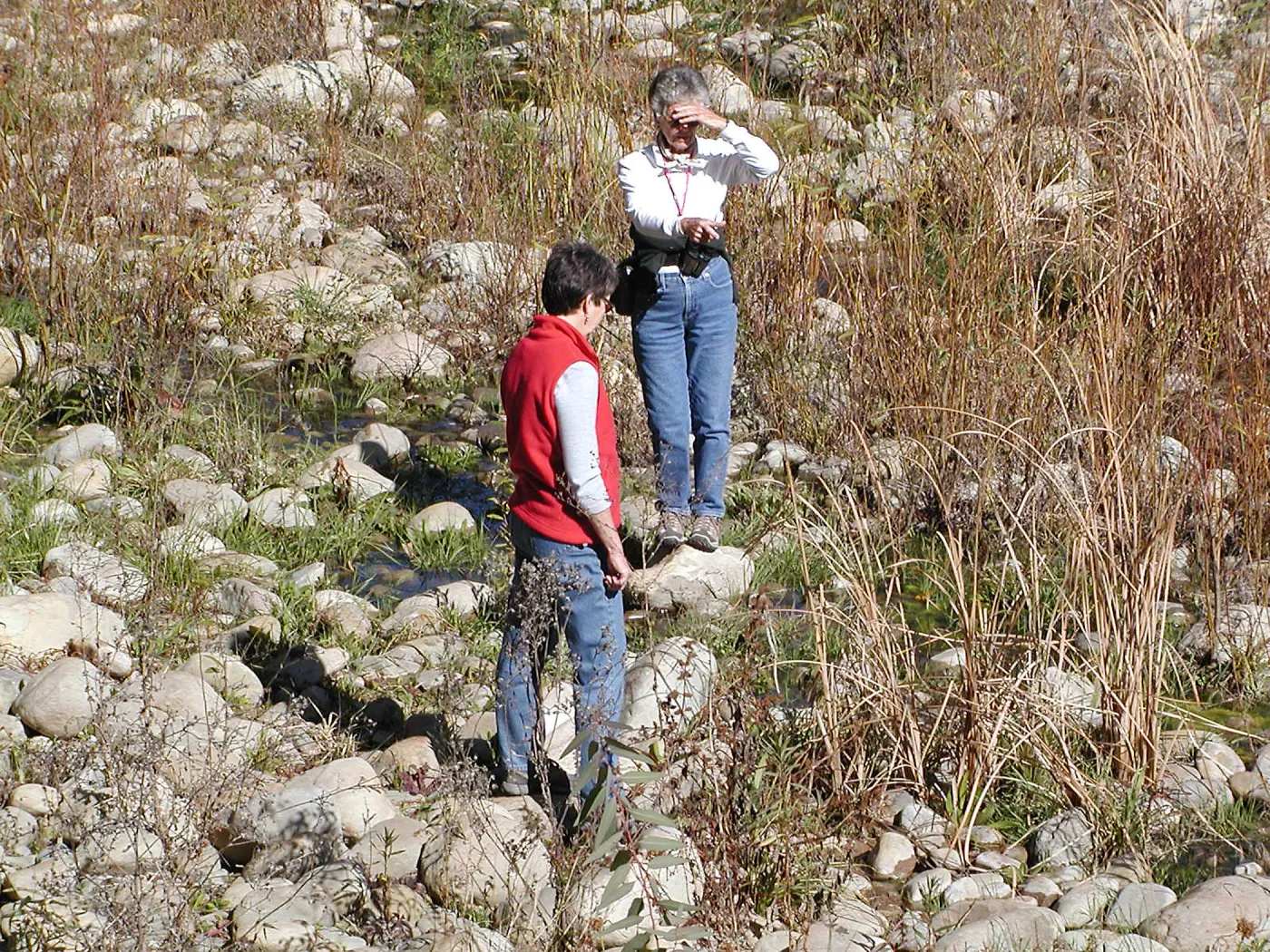 Lake Casitas boat tour, Carolyn Kincaid & M in streambed