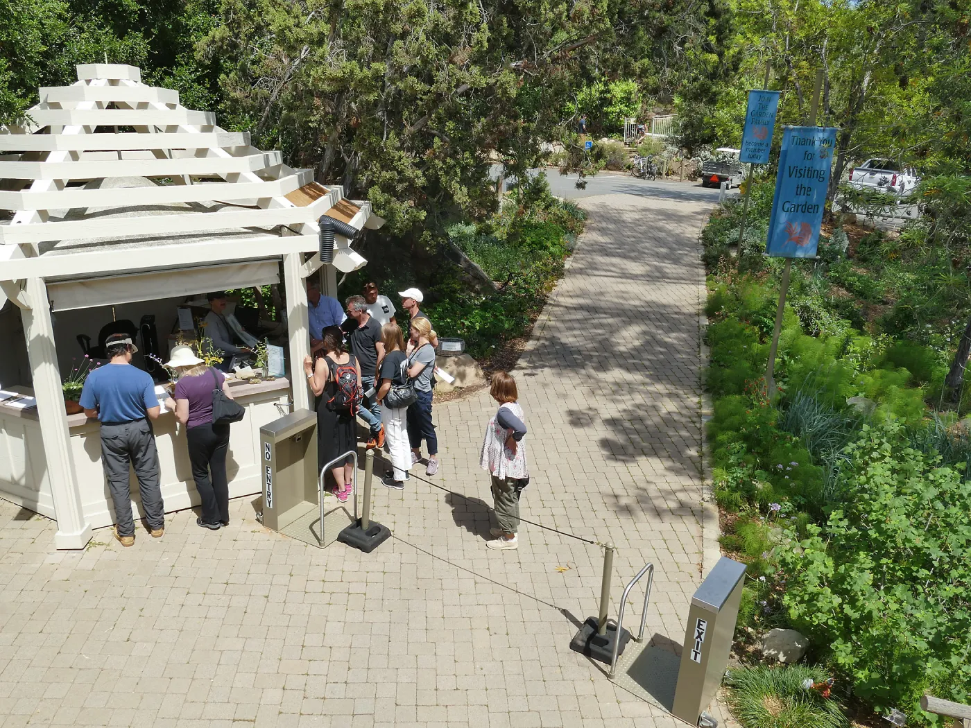 Entry path and kiosk