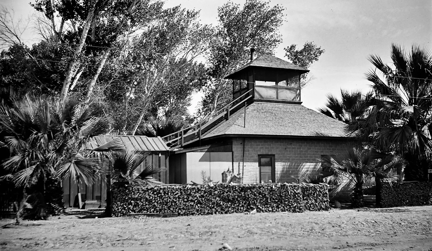 Indio [trip], building