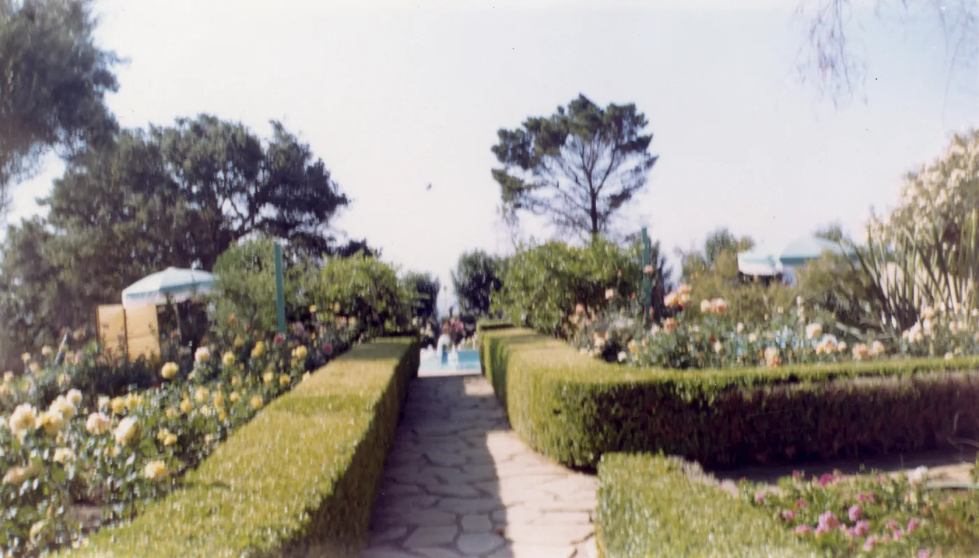 Gane / Lotterhos residence Garden