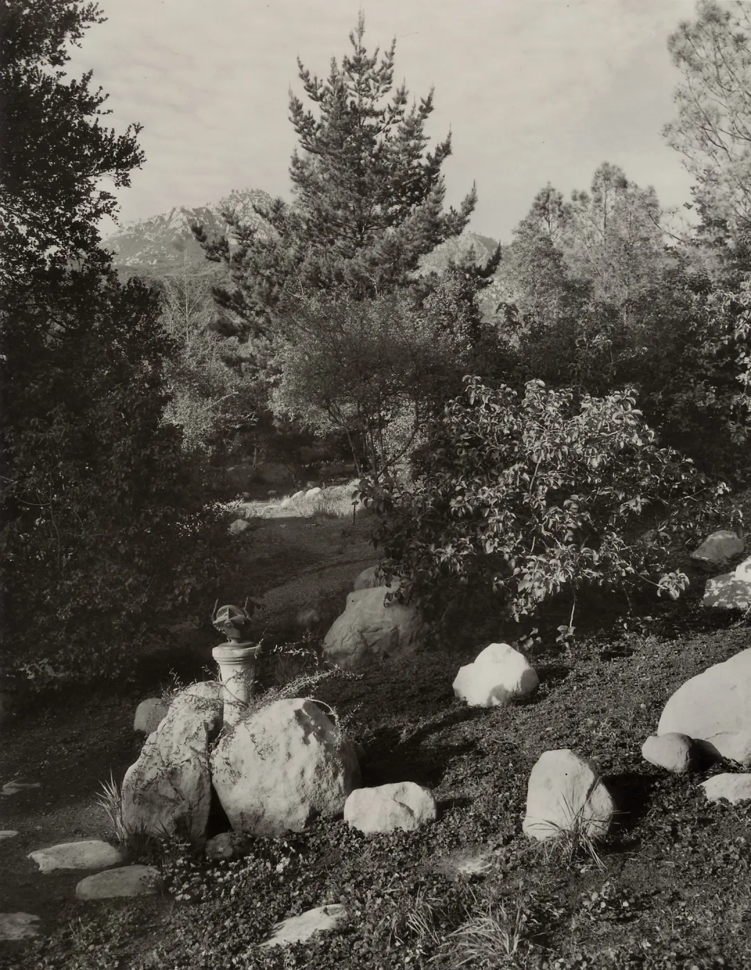 Island Section (historic), sundial, ©Josef Muench