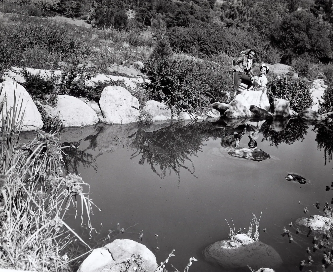 Old Fiesta days photo shoot, Botanic Garden Pond