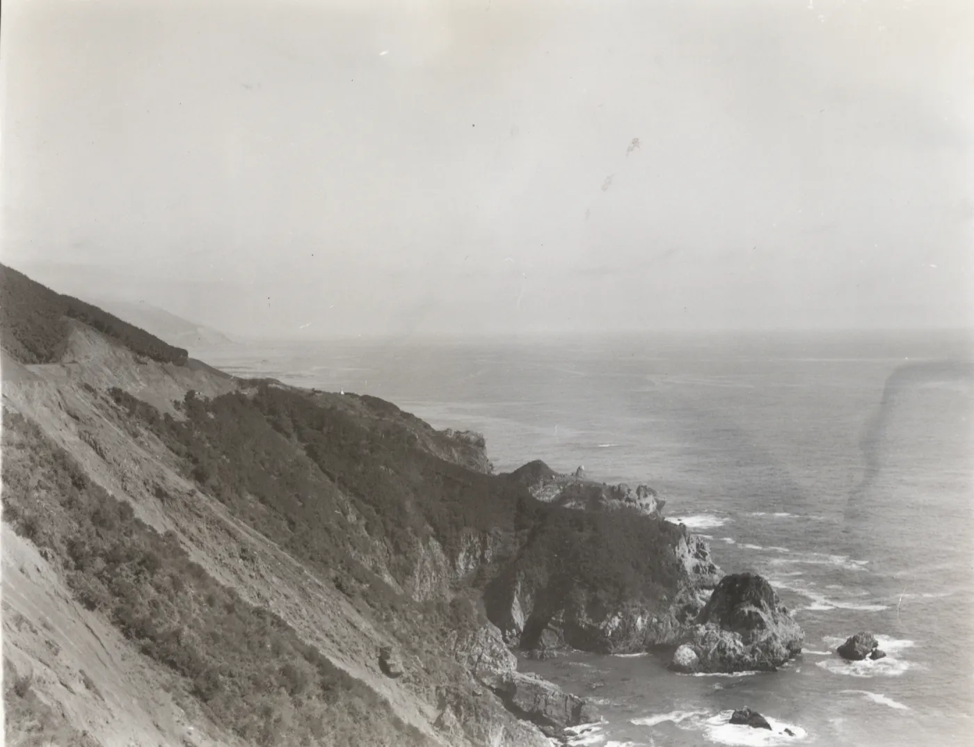 Rugged coastline along San Simeon highway
