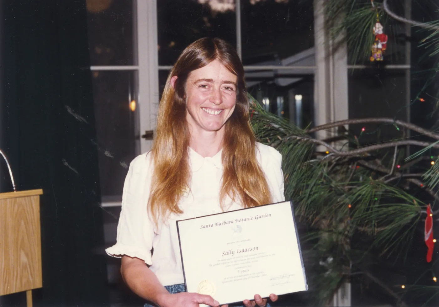 Sally Isaacson receives SBBG 5 year service certificate