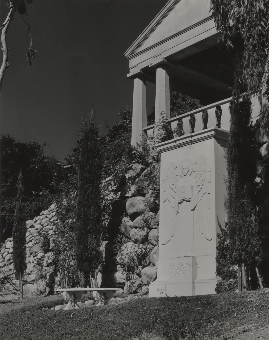 Garden setting in Montecito, © Josef Muench