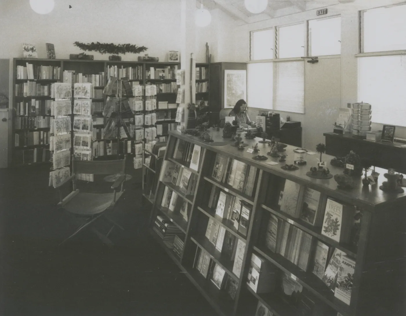 Garen Book Shop, interior
