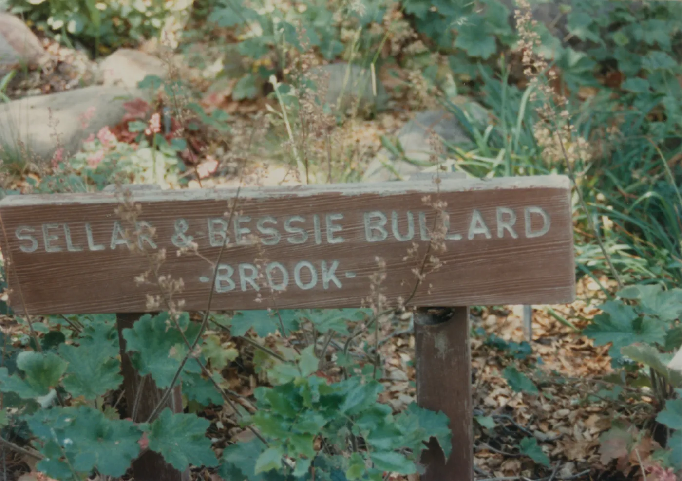Sellar and Bessie Bullard Brook, sign