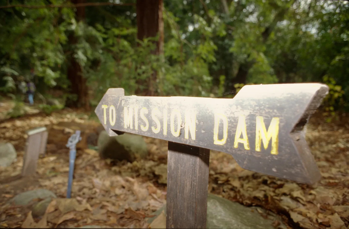 way sign 'to Mission Dam'