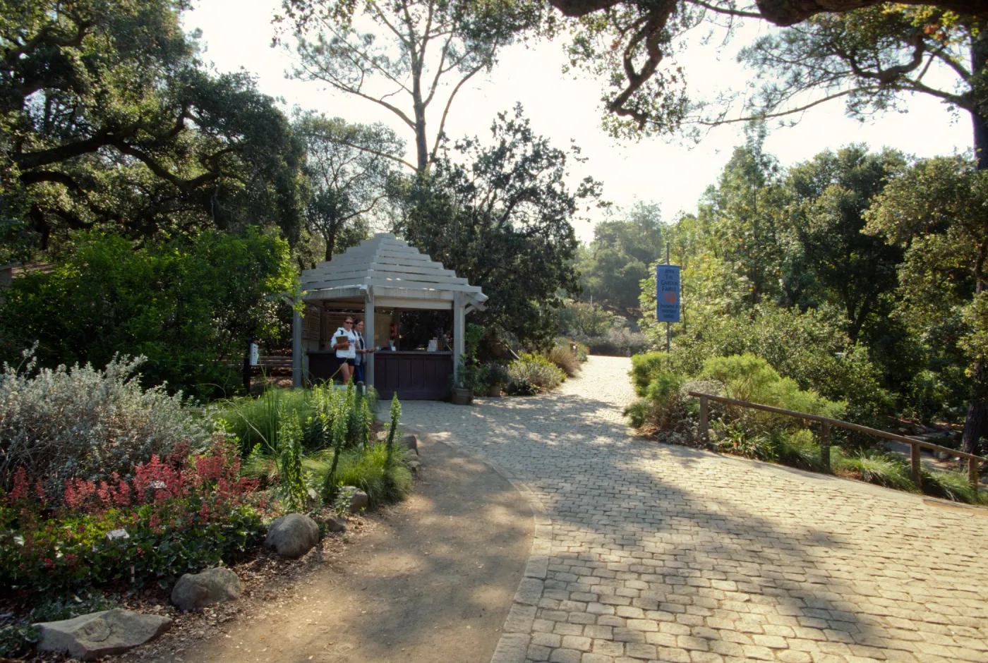 Entrance Kiosk and groundcover display, © Marie Gayeski