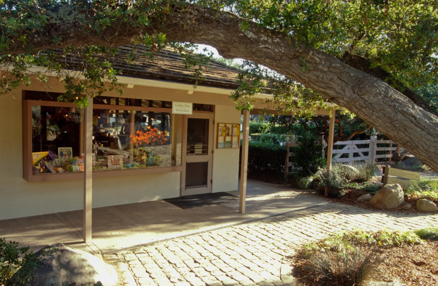 Gift shop entrance and front window, © Marie Gayeski