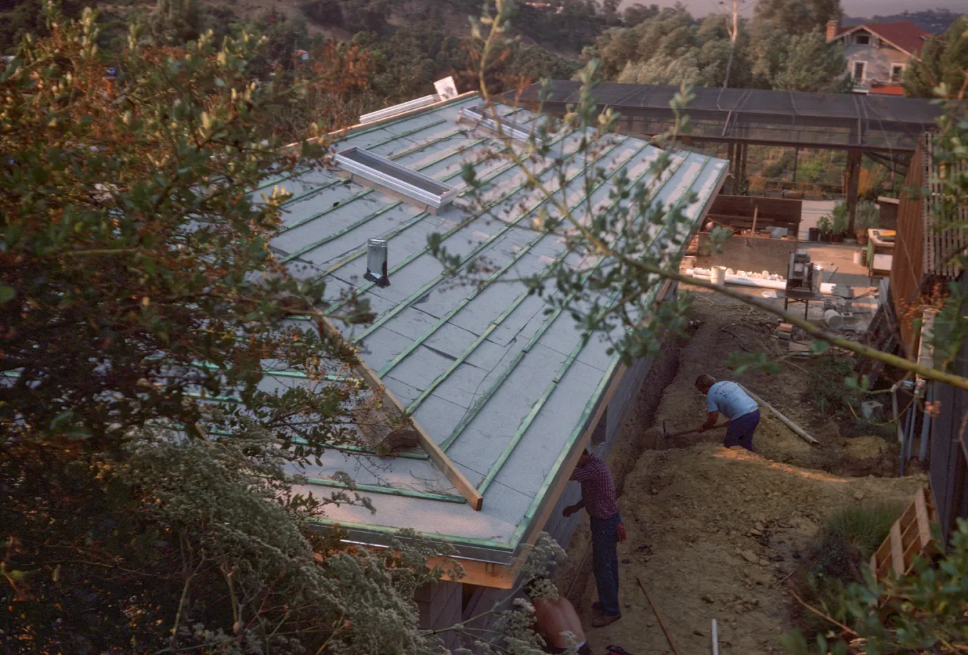 Construction: base for concrete roof tiles