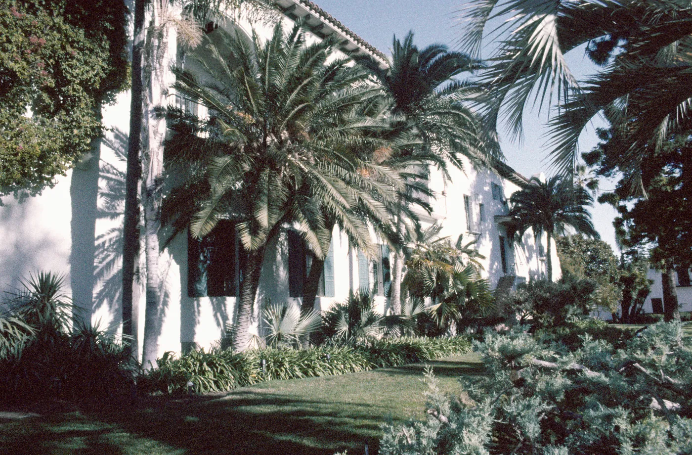 CA, Santa Barbara, Courthouse, Landscape greenery