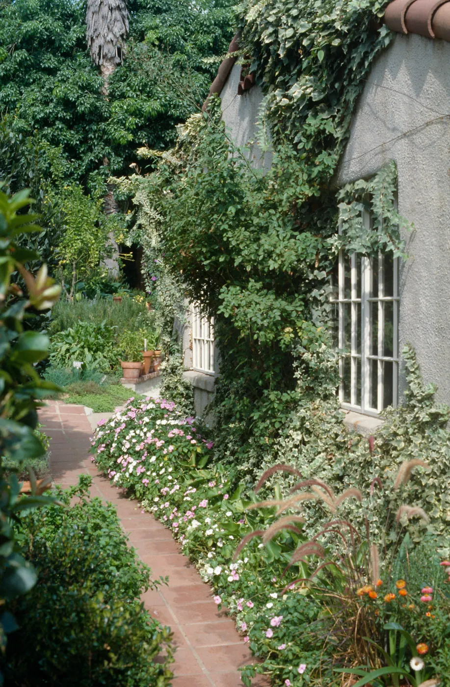 Docent field trip to Virginia Robinson Gardens, Beverly Hills