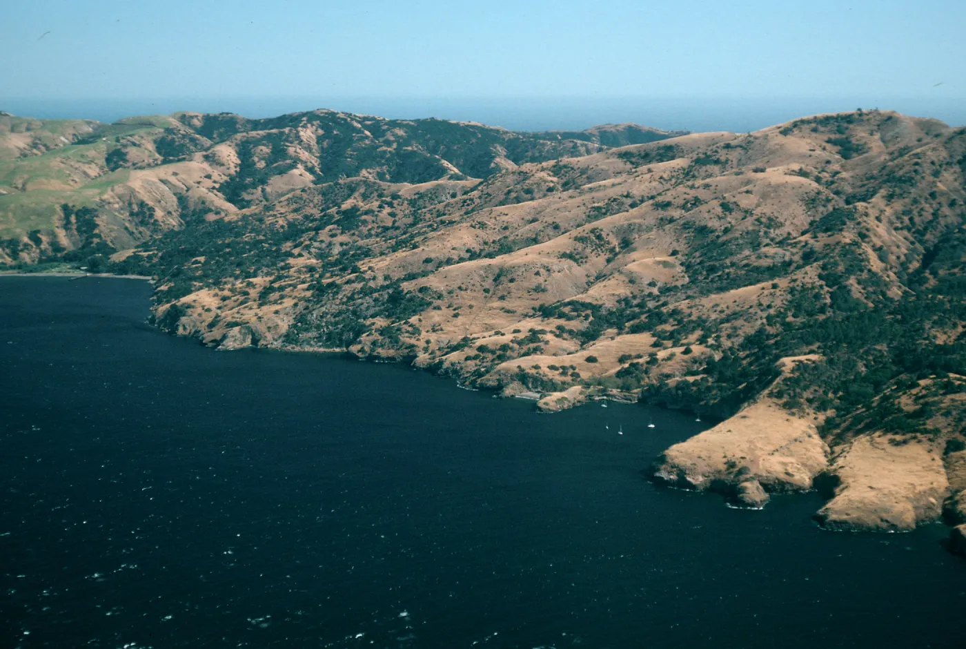 Between Pelican Bay & Prisoners Harbor, North side