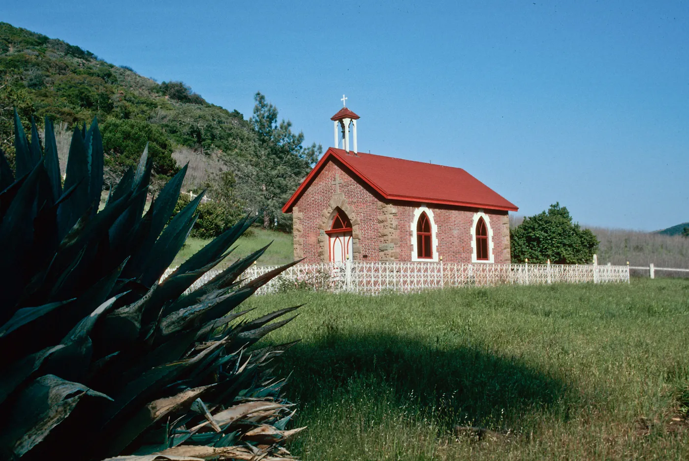 Santa Cruz Island chapel, buit in 1891, Santa Cruz Island