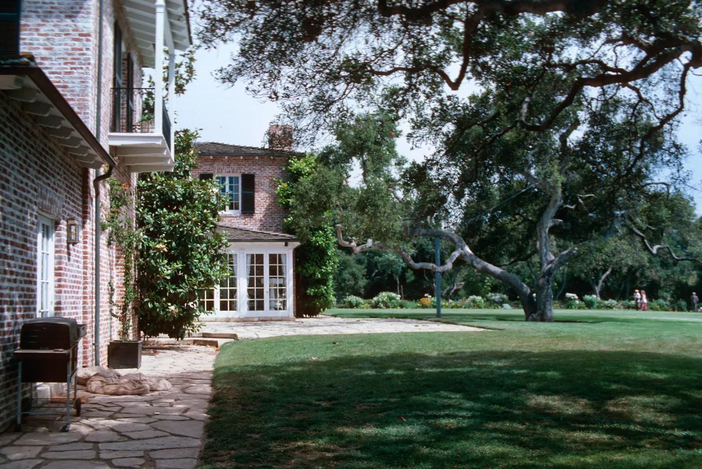 house & lawn, Dickinson - Hope Ranch