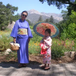 Tea House 10th Anniversary event, SBBG, Meadow, ladies dressed in kimonos