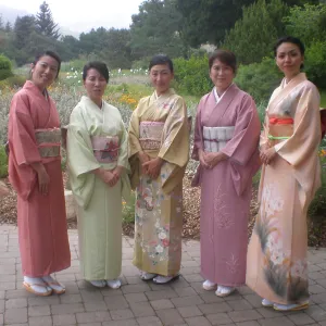 Tea House 10th Anniversary event, SBBG, Meadow, ladies dressed in kimonos