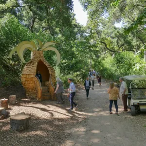 Garden's Board of Trustees visit the Garden Casitas