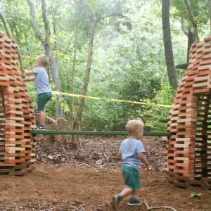 Children playing at the Hives Casita