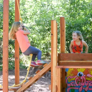 Children playing in the Cali-Pop Casita