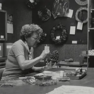 Garden Guild pinecone craft