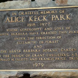 A brass-colored plaque that reads "In greateful memory of Alice Keck Park. 1918-1977, whose generosity and love of Santa Barbara have created this park under the direction of Elizabeth Forest and the Santa Barbara Botanic Garden and the design of Grant Castleburg A.S.L.A. Reginald M. Faletti and Francis Price, trustees, 1979."