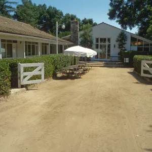Garden Courtyard, decomposed granite (no pavers)