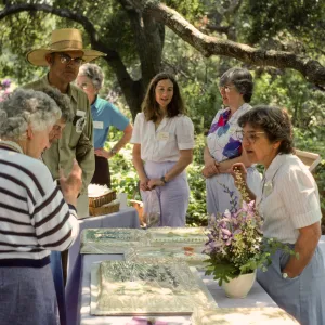 SBBG Members Day Picnic, 1986, under the oaks, the cake table
