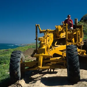 Road grader, Gail, NE end, Natividad I.